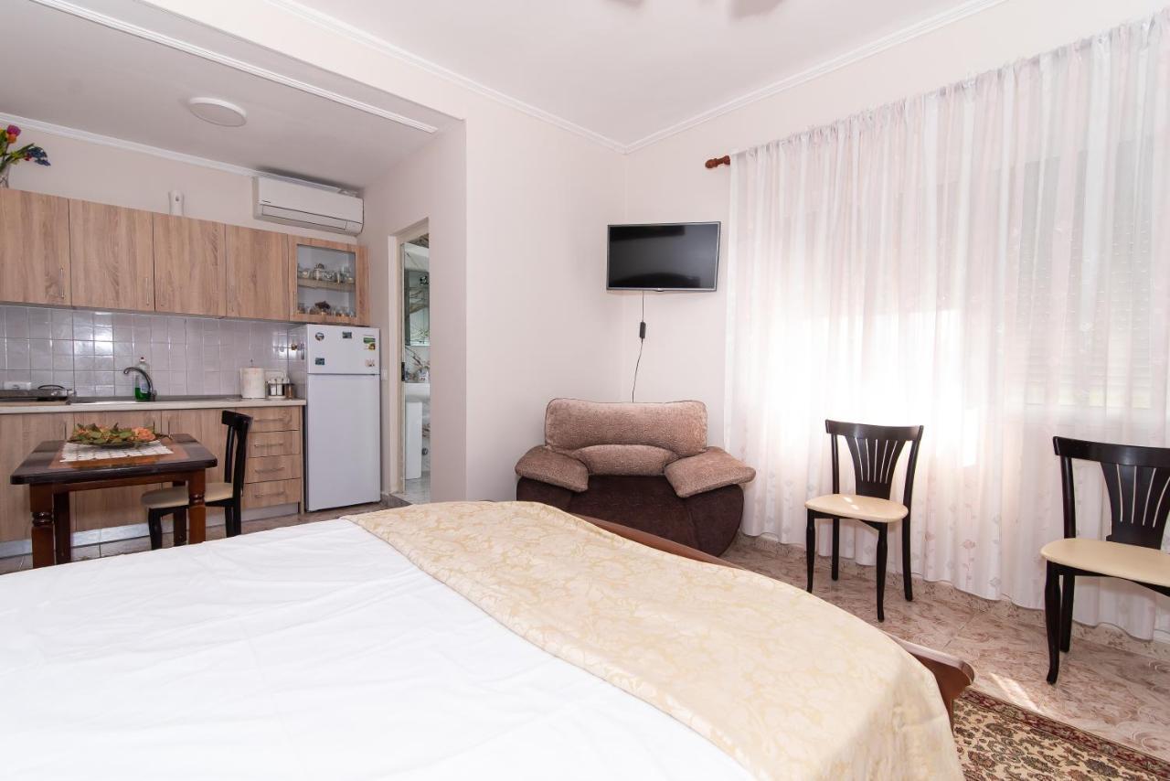 Erla'S Apartment Τίρανα Εξωτερικό φωτογραφία